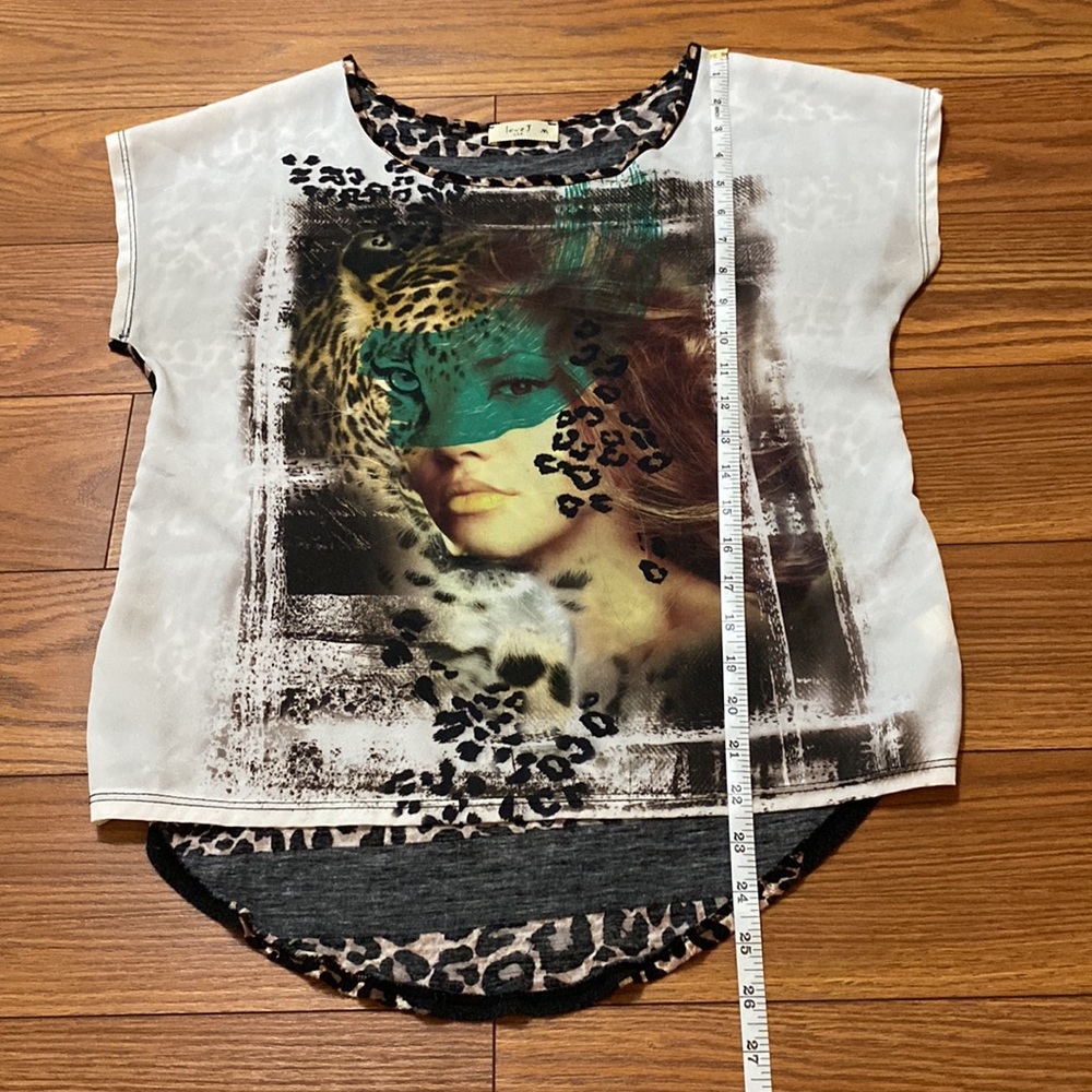 Love J woman top shirt sz M jersey on back stripe animal print/face tiger eye - Picture 7 of 8